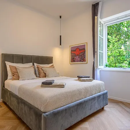 Jupiter Luxury Split